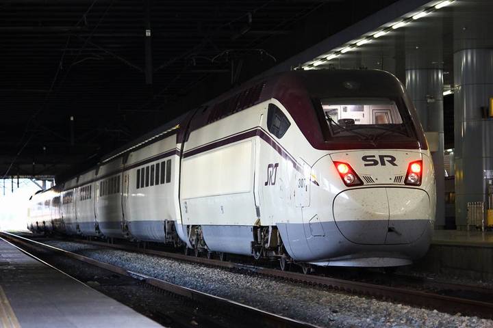 [창원=뉴시스] 경찰이 고속철도 SRT 운영사인 SR의 차량 구매 입찰 비리 관련 압수수색에 나섰다. 사진은 수서발 고속열차(SRT). 자료사진. *재판매 및 DB 금지