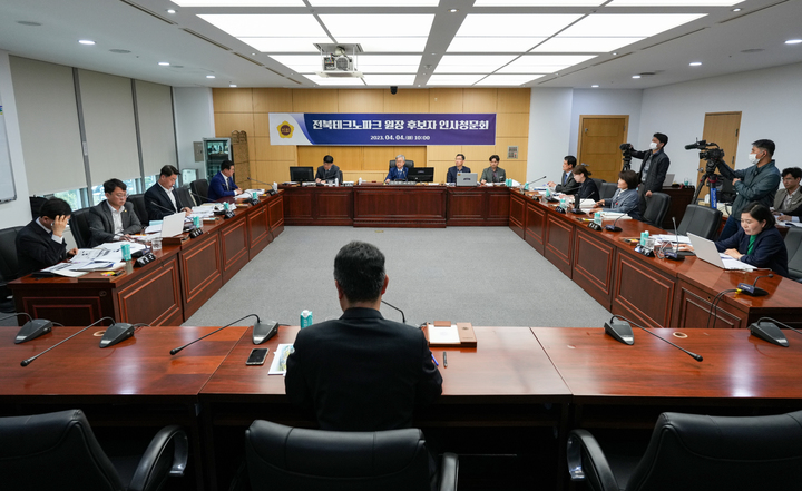 [전주=뉴시스] 이규택 전북테크노파크 원장 후보자에 대한 전북도의회 인사청문회 모습. *재판매 및 DB 금지