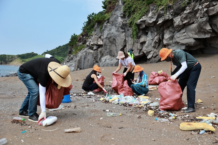 [제주=뉴시스] 제주 서귀포시 안덕면 비치코인 운동. (사진=서귀포시 제공) *재판매 및 DB 금지