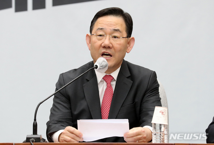 [서울=뉴시스] 이영환 기자 = 주호영 국민의힘 원내대표가 4일 오전 서울 여의도 국회에서 열린 원내대책회의에서 발언을 하고 있다.2023.04.04. 20hwan@newsis.com