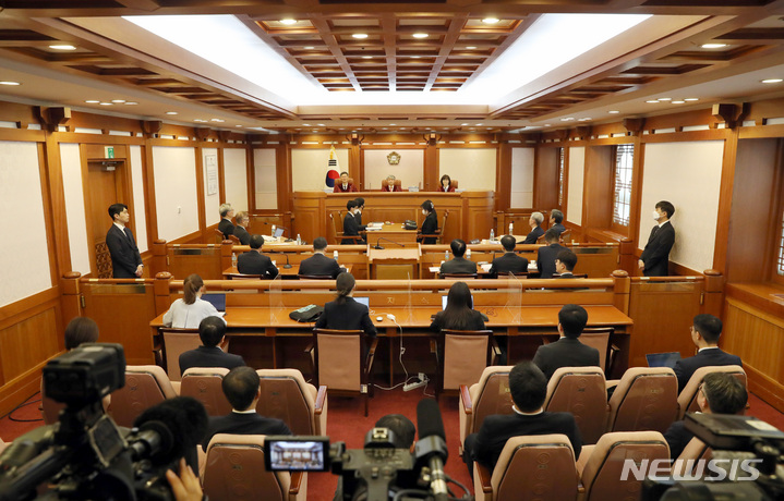 [서울=뉴시스] 조성우 기자 = 4일 오후 서울 종로구 헌법재판소 소심판정에서 이상민 행정안전부 장관에 대한 탄핵 사건 첫 준비기일이 열리고 있다. 2023.04.04. xconfind@newsis.com