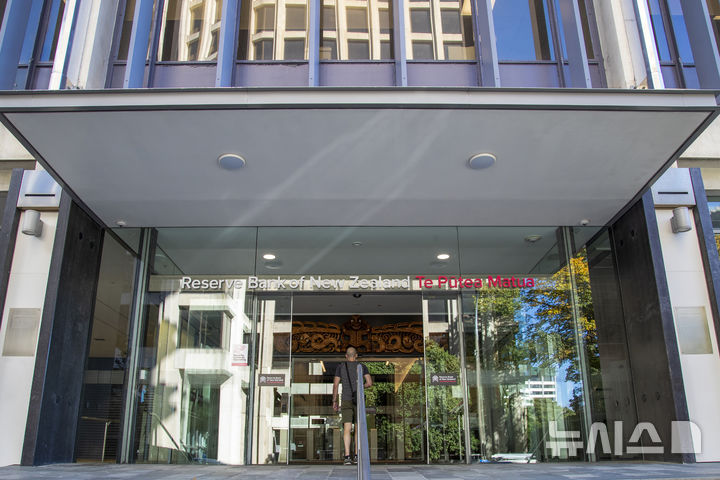 [웰링턴=AP/뉴시스] 뉴질랜드 웰링턴에 있는 중앙은행(준비은행) 청사. 자료사진. 2026.02.18