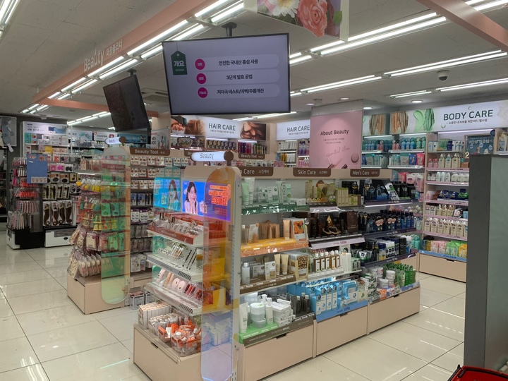 다이소가 '뷰티템' 핫플레이스로?…전용 화장품 라인도 잇따라