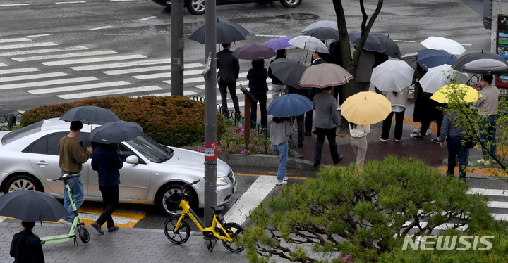 [광주=뉴시스] 비 내리는 광주. (사진=뉴시스 DB). photo@newsis.com