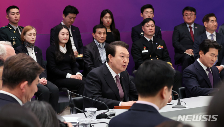 [서울=뉴시스] 전신 기자 = 윤석열 대통령이 5일 청와대 영빈관에서 열린 제2차 국정과제점검회의에서 발언하고 있다. (대통령실통신사진기자단) 2023.04.05. photo1006@newsis.com