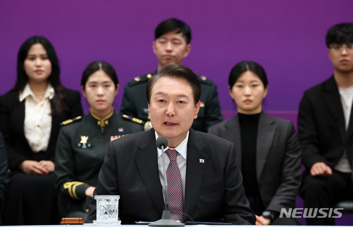 [서울=뉴시스] 전신 기자 = 윤석열 대통령이 5일 청와대 영빈관에서 열린 제2차 국정과제점검회의에서 발언하고 있다. (대통령실통신사진기자단) 2023.04.05. photo1006@newsis.com
