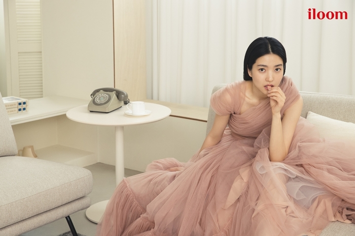 [서울=뉴시스] 김태리 2023.04.06(사진=일룸) *재판매 및 DB 금지