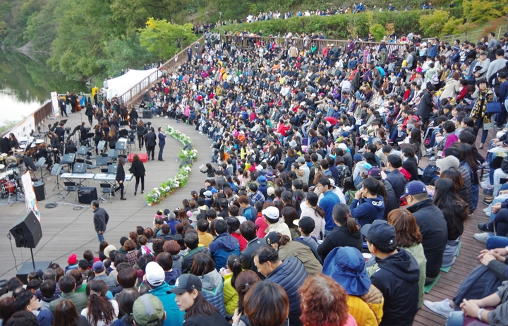 [진천=뉴시스] 미르숲 음악회. (사진=진천군 제공) photo@newsis.com *재판매 및 DB 금지