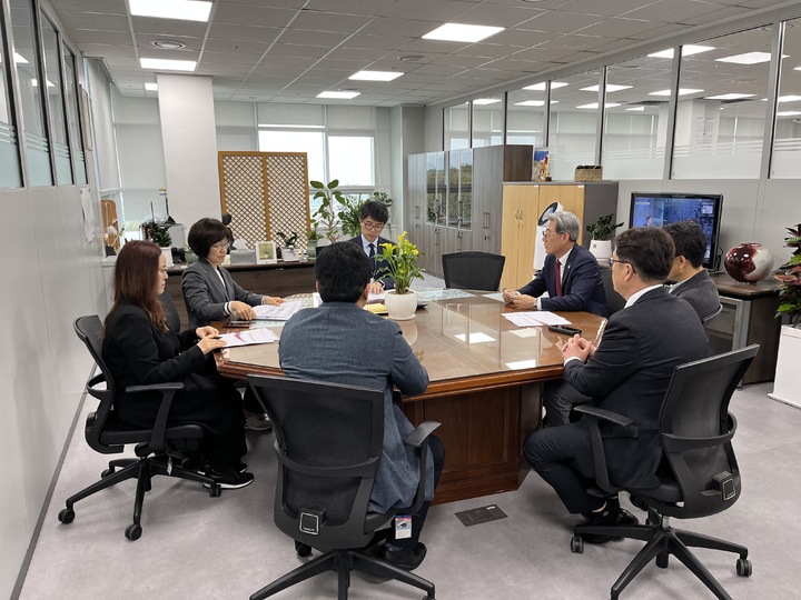 오태완 의령군수, 중앙부처 찾아 국어사전박물관 당위성 역설  *재판매 및 DB 금지