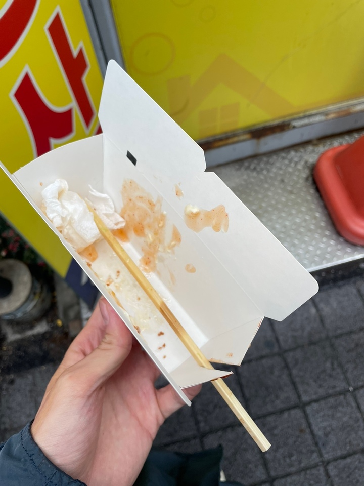 [서울=뉴시스] 다 먹은 오이핫도그 2023.04.06 photo@newsis.com *재판매 및 DB 금지