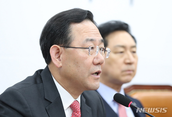 [서울=뉴시스] 전진환 기자 = 주호영 국민의힘 원내대표가 6일 오전 서울 여의도 국회에서 열린 최고위원회의에서 발언하고 있다. 2023.04.05. amin2@newsis.com