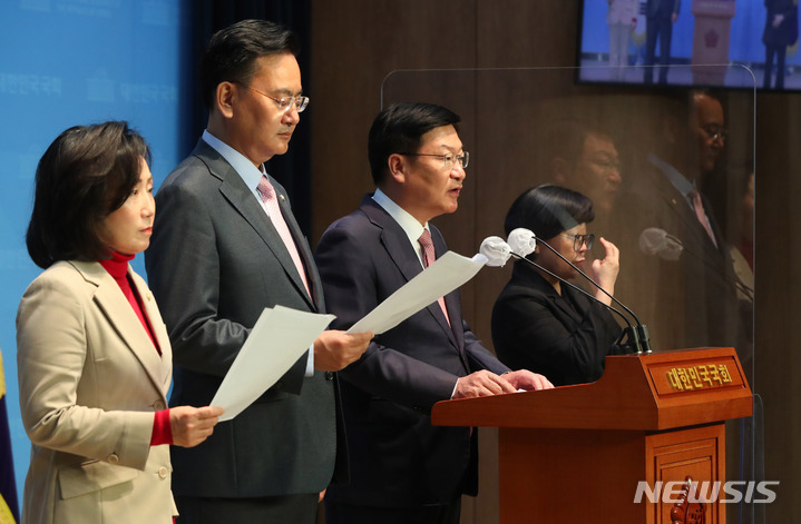 [서울=뉴시스] 추상철 기자 = 국민의힘 소속 정점식·유상범·전주혜 법제사법위원. 2023.04.06. scchoo@newsis.com