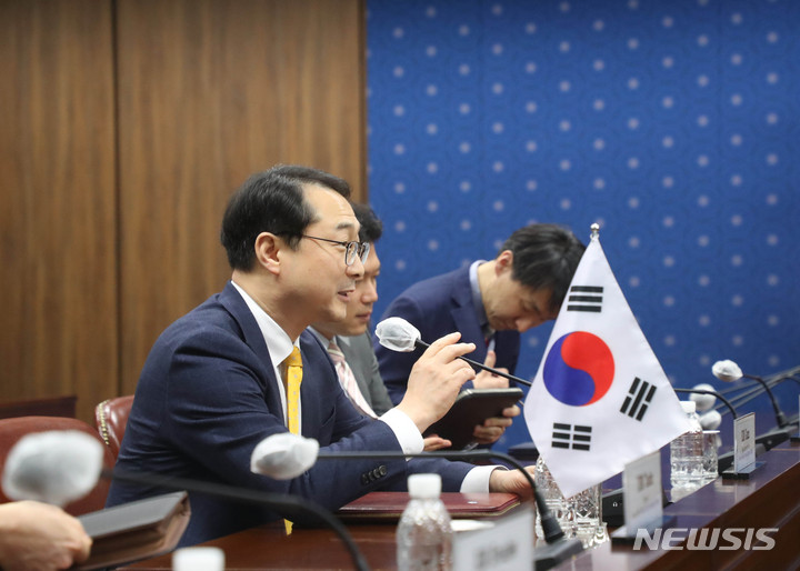 [서울=뉴시스] 배훈식 기자 = 김건 외교부 한반도평화교섭본부장이 6일 오후 서울 종로구 외교부에서 열린 한일 북핵수석대표 협의에 참석해 발언하고 있다.(공동취재사진) 2023.04.06. photo@newsis.com