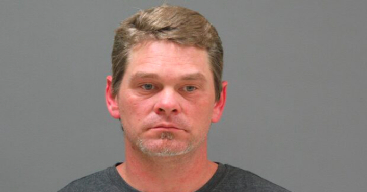 [서울=뉴시스] 2개월 된 딸을 폭행해 살해한 뒤 고양이 탓으로 돌린 미국 미네소타주 거주 남성 크리스토퍼 헨더슨(41)이 징역 15년을 선고받았다고 5일(현지시간) 로앤크라임이 보도했다. (사진=미국 블루어스 카운티 교도소)2023.04.07. *재판매 및 DB 금지