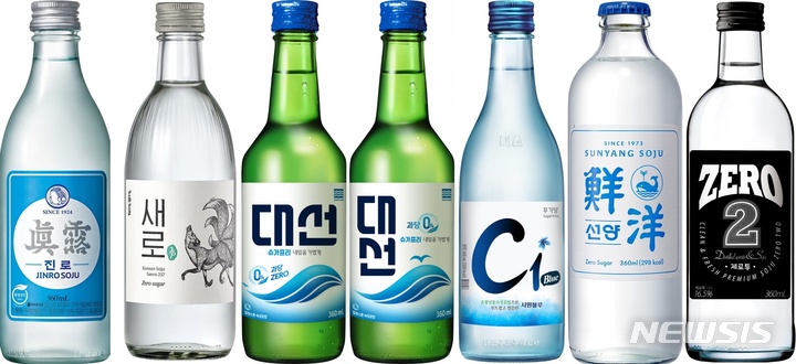 [서울=뉴시스]좌측부터 하이트진로 진로, 롯데칠성음료 새로, 대선주조 대선·C1, 맥키스컴퍼니 선양, 금복주 제로 투의 모습.(사진=각사 제공)