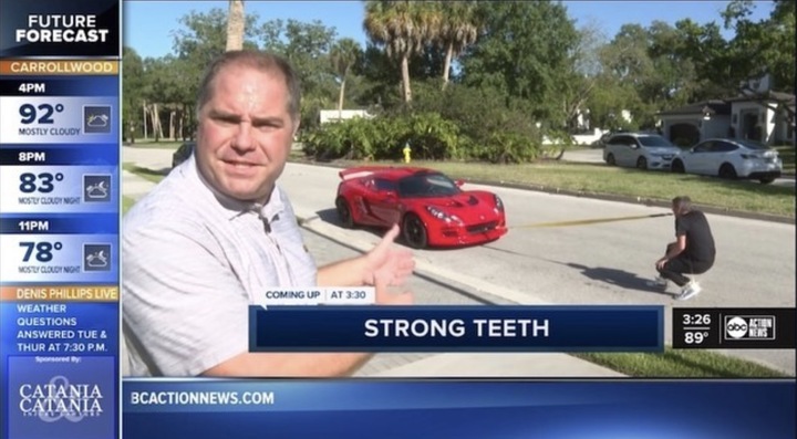 [서울=뉴시스] 미국 플로리다주 탬파의 한 치과의사가 이와 턱으로 900㎏ 상당의 차량을 30초 만에 30m 움직였다고 9일(현지시간) 미국 비즈니스인사이더가 보도했다. (사진=마이크 폴리 인스타그램 갈무리)2023.04.10. *재판매 및 DB 금지