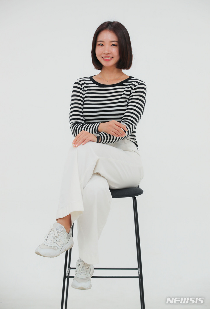 [서울=뉴시스] 권창회 기자 = 스피치 틱톡커 흥버튼이 지난달 29일 서울 강남구 틱톡코리아 사무실에서 뉴시스와 인터뷰 전 포즈를 취하고 있다. 2023.04.11. kch0523@newsis.com