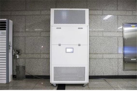 [대전=뉴시스] 대전 유성온천역에 설치돼 실증 중인 무필터 건식 세정 공기청정기(사진=기계연 제공) *재판매 및 DB 금지