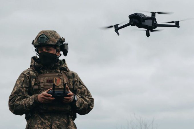 드론 조종사들은 러시아군이 전파방해 시스템을 개발해 바흐무트 작전에 사용되는 중국산 DJI 드론을 무력화 시켜 3, 4개월 뒤에는 사용하지 못할 것이라고 우려했다. 출처 : 트위터@Eyes_On_Ukraine *재판매 및 DB 금지