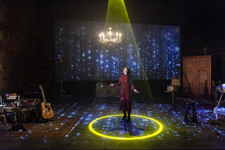 [서울=뉴시스]연극 '추남, 미녀'가 11일 서울 서초구 예술의전당 자유소극장에서 열린 프레스콜에서 시연을 하고 있다. (사진=예술의전당 제공) 2023.04.11. photo@newsis.com *재판매 및 DB 금지