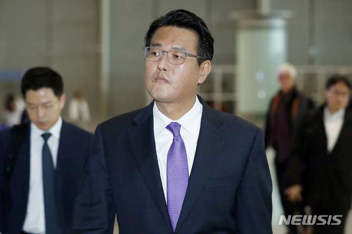 [인천공항=뉴시스] 최동준 기자 = 김태효 국가안보실 제1차장이 11일 한미 정상회담 주요 의제 조율 등을 위해 인천국제공항에서 워싱턴으로 출국하고 있다. 2023.04.11. photocdj@newsis.com