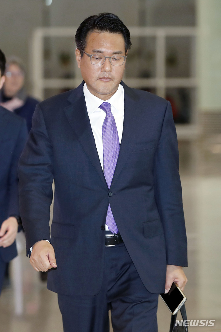 [인천공항=뉴시스] 최동준 기자 = 김태효 국가안보실 제1차장이 11일 한미 정상회담 주요 의제 조율 등을 위해 인천국제공항에서 워싱턴으로 출국하고 있다. 2023.04.11. photocdj@newsis.com