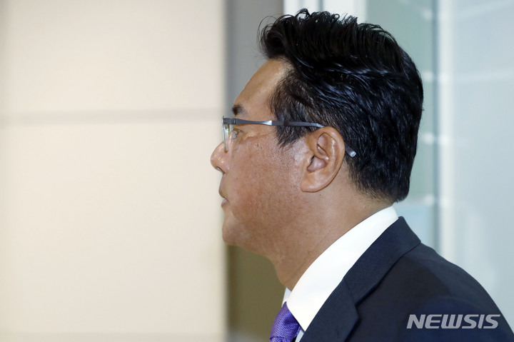 [인천공항=뉴시스] 최동준 기자 = 김태효 국가안보실 제1차장이 11일 한미 정상회담 주요 의제 조율 등을 위해 인천국제공항에서 워싱턴으로 출국하고 있다. 2023.04.11. photocdj@newsis.com