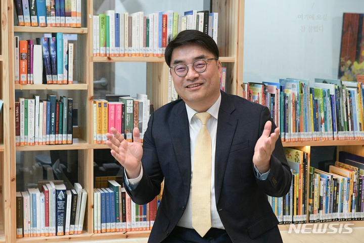 [서울=뉴시스] 남궁호 세종시 경제산업국장이 '지역 거점 정보보호 클러스터'와 관련해 뉴시스와 인터뷰를 했다. (사진=세종시 제공) 2023.4.10