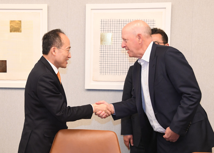 [뉴욕=뉴시스] 추경호 경제부총리 겸 기획재정부 장관이 데이비드 솔로몬 골드만삭스 CEO와 면담하고 있다. (사진 = 기획재정부 제공) 2023.04.11. *재판매 및 DB 금지