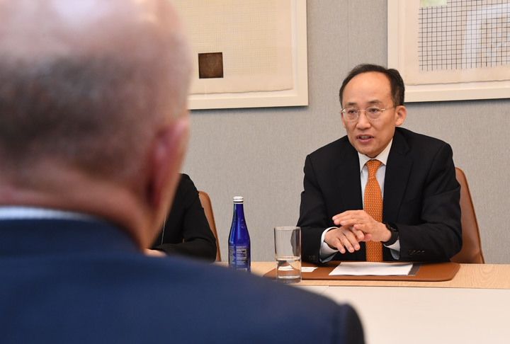 [뉴욕=뉴시스] 추경호 경제부총리 겸 기획재정부 장관이 데이비드 솔로몬 골드만삭스 CEO와 면담하고 있다. (사진 = 기획재정부 제공) 2023.04.11. *재판매 및 DB 금지
