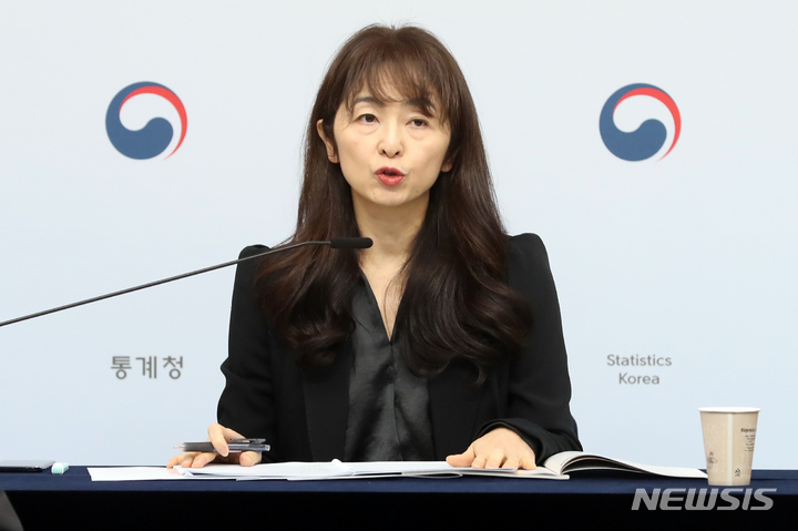 [세종=뉴시스] 강종민 기자 = 서운주 통계청 사회통계국장. 2023.04.12. ppkjm@newsis.com