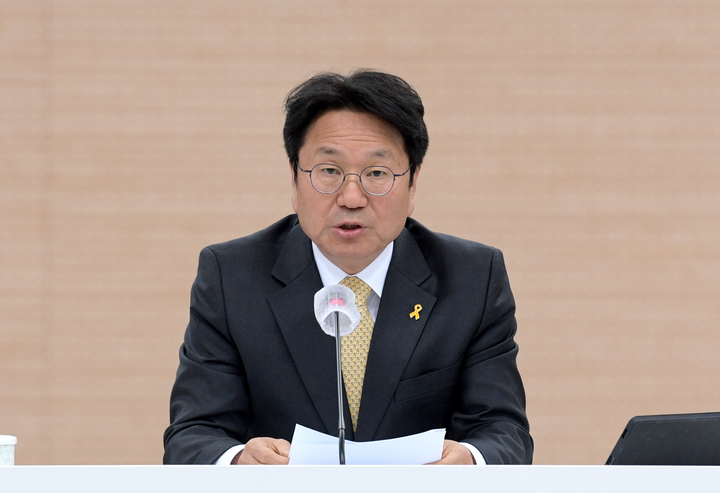 [광주=뉴시스] 강기정 광주시장이 13일 오전 시청 중회의실에서 간부회의를 주재하고 있다. (사진 = 광주시 제공) *재판매 및 DB 금지