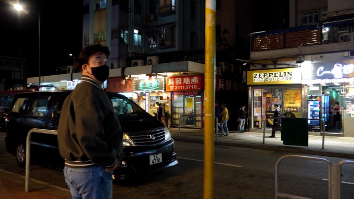 백종원이 추엔완 거리를 걷고 있다. (사진=홍콩관광청 제공) photo@newsis.com *재판매 및 DB 금지