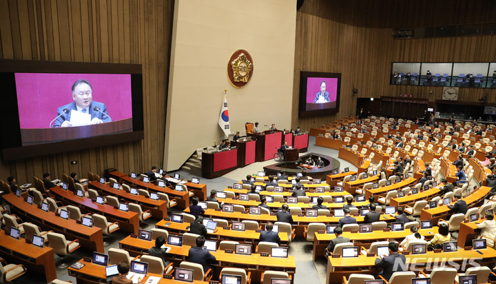 [서울=뉴시스] 전진환 기자 = 이상민 더불어민주당 의원이 13일 오전 서울 여의도 국회에서 열린 제405회 국회(임시회) 제4차 국회의원 선거제도 개선에 관한 결의안 심사를 위한 전원위원회에서 발언하고 있다. 2023.04.13. amin2@newsis.com
