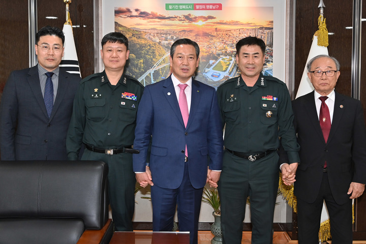 [대구=뉴시스] 대구시 남구는 육군본부 6·25 무공훈장 찾아주기 조사단장 등과 '내 고장 영웅찾기 캠페인'에 동참한다. (사진 = 대구시 남구 제공) 2023.04.14. photo@newsis.com&nbsp;&nbsp; *재판매 및 DB 금지