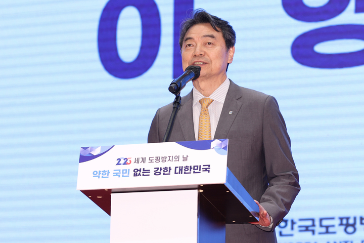 [서울=뉴시스] 이영희 한국도핑방지위원회(KADA) 원장이&nbsp; 14일 전남 무안군 남악스카이컨벤션에서 열린 ‘2023 세계도핑방지의 날’ 기념식에서 축사를 하고 있다. (사진=한국도핑방지위원회(KADA) 제공) 2023.04.14. photo@newsis.com *재판매 및 DB 금지