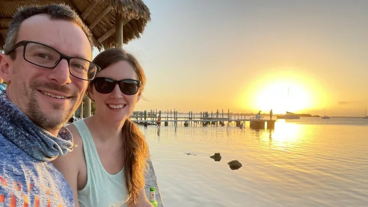 [서울=뉴시스] '덤스터 다이빙' 부부 데이브(좌)와 에린(우)의 모습. (사진=미국 마켓플레이스)2023.04.17. *재판매 및 DB 금지