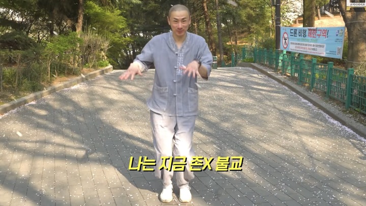 [서울=뉴시스] 코미디테이프가 지난3월22일 그들의 채널에 '지올빡의 크리스천 불교' 영상을 게재했다. (사진=코미디테이프 캡처) 2023.04.17 photo@newsis.com *재판매 및 DB 금지