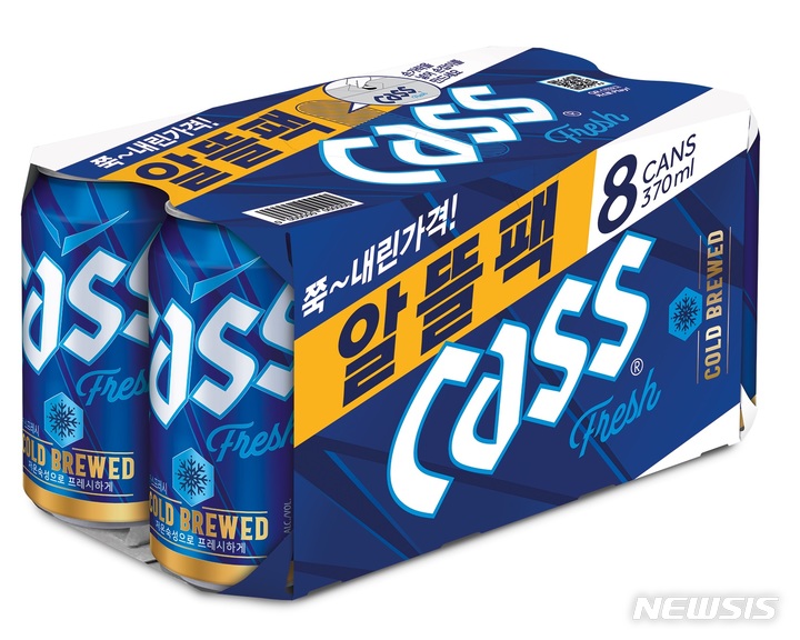 [서울=뉴시스]오비맥주는 카스 묶음팩 제품 용량을 기존 375㎖에서 370㎖로 5㎖ 줄인다. 가격은 기존 375㎖ 제품과 동일하다.(사진=오비맥주 제공)