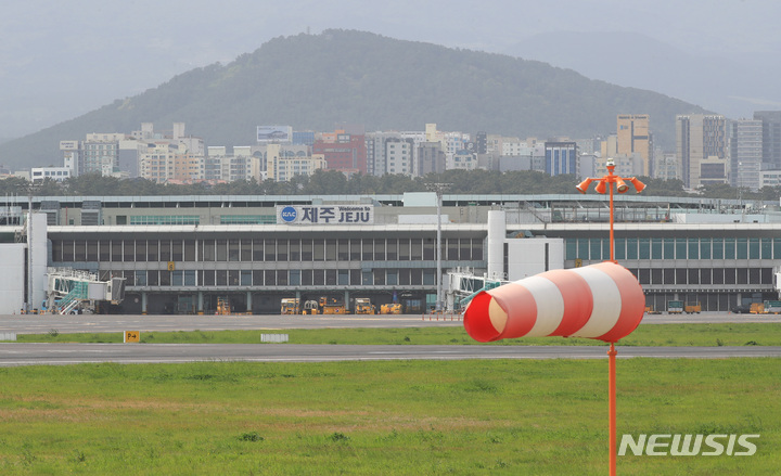 [제주=뉴시스] 제주국제공항 계류장. (사진.=뉴시스DB) 