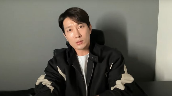 [서울=뉴시스]에이전트H는 19일 자신의 유튜브 채널 '미션 파서블'을 통해 '말씀드리겠습니다.'라는 제목의 실시간 스트리밍 영상을 올렸다. (사진=미션 파서블 유튜브 채널 영상 캡처) 2023.04.19. photo@newsis.com&nbsp; *재판매 및 DB 금지