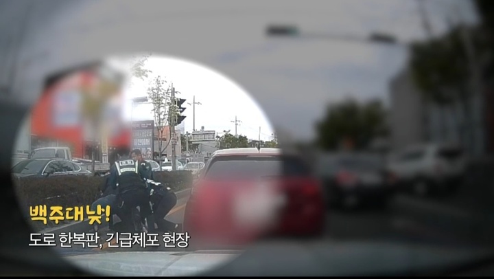 [울산=뉴시스] 울산경찰이 공개한 지명수배 검거 모습 (울산경찰청 제공) *재판매 및 DB 금지