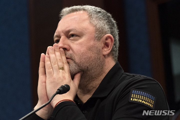 [워싱턴=AP/뉴시스] 안드리 코스틴 우크라이나 검찰총장이 지난해 4월19일(현지시간) 미 워싱턴DC 의사당에서 열린 미 하원 외교위원회 청문회에 직접 참석해 우크라이나에서 벌어진 러시아의 전쟁 범죄에 대해 증언하고 있다. 2024.02.24.