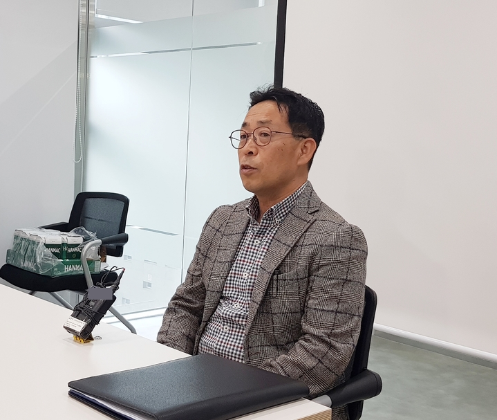 [서울=뉴시스] 주동일 기자 = 20일 서울 강남구 대치동에 위치한 노랑푸드의 송민규 대표가 신메뉴 출시 취지에 대해 설명하고 있다. *재판매 및 DB 금지