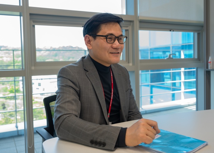 [대구=뉴시스] 윤정민 기자 = 류동현 대구시 AI블록체인과장이 '지역 거점 정보보호 클러스터'와 관련해 뉴시스와 인터뷰했다. 2023.04.17. alpaca@newsis.com *재판매 및 DB 금지