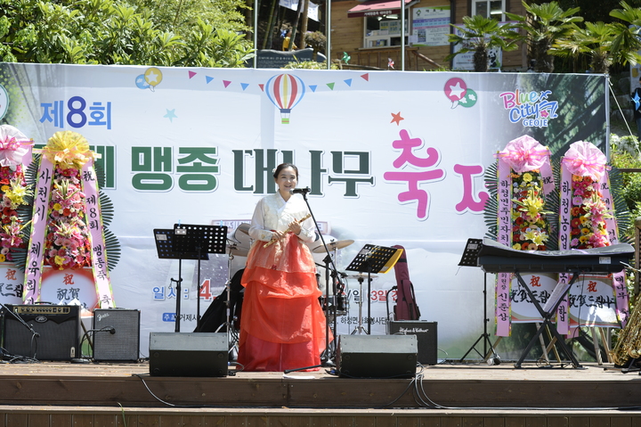 [거제=뉴시스] 신정철 기자= 경남 거제시는 오는 28일부터 3일간 거제시 하청면 '거제 맹종죽테마파크'에서 코로나로 인해 중단됐던 '거제맹종 대나무 축제'를 4년 만에 개최한다.사진은 제8회 축제모습.(사진=거제시 제공).2023.04.21. photo@newsis.com *재판매 및 DB 금지