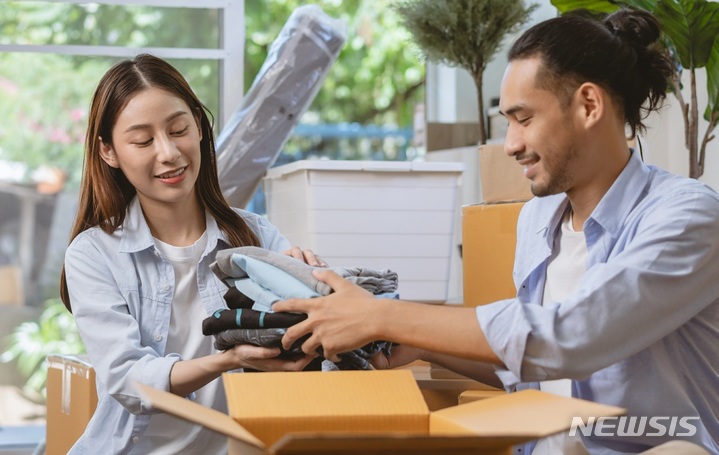 [서울=뉴시스]세계 각국의 수많은 소비자와 비즈니스가 SNS 플랫폼을 통해 온라인으로 유입되면서 크로스보더 커머스 시장은 매서운 성장세를 보이고 있다. 전세계 크로스보더 커머스 시장의 규모는 오는 2026년 2조2000억달러(약 2923조)에 달할 것으로 추산된다. (사진=메타 제공)