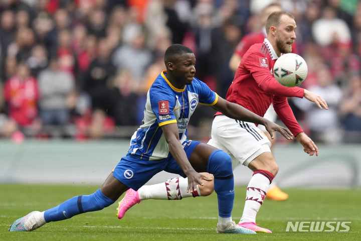 [런던=AP/뉴시스] 첼시 구단은 15일(한국시간) 카이세도와 8년 계약을 맺었다고 발표했다. 1년 연장 옵션도 포함됐다. 