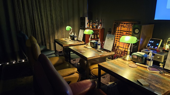 [서울=뉴시스]'인현골방' 내부 좌석. 2023.04.25. photo@newsis.com *재판매 및 DB 금지