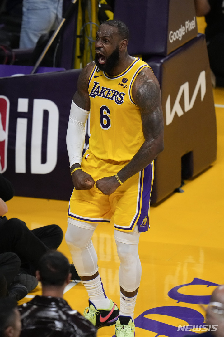 [로스앤젤레스=AP/뉴시스]LA 레이커스의 르브론 제임스 